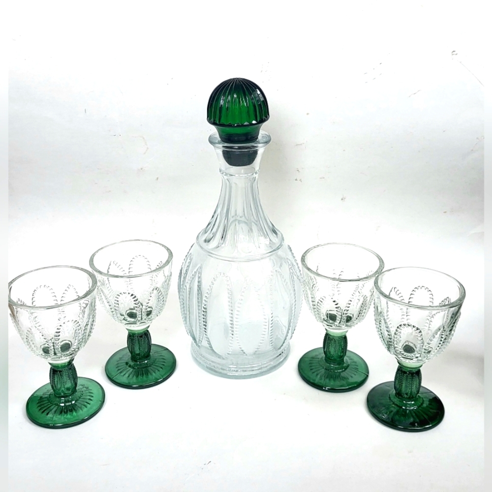 Avon Emerald Green Decanter & Cordial Glasses 5 Pc Set NIB - Picture 2 of 7